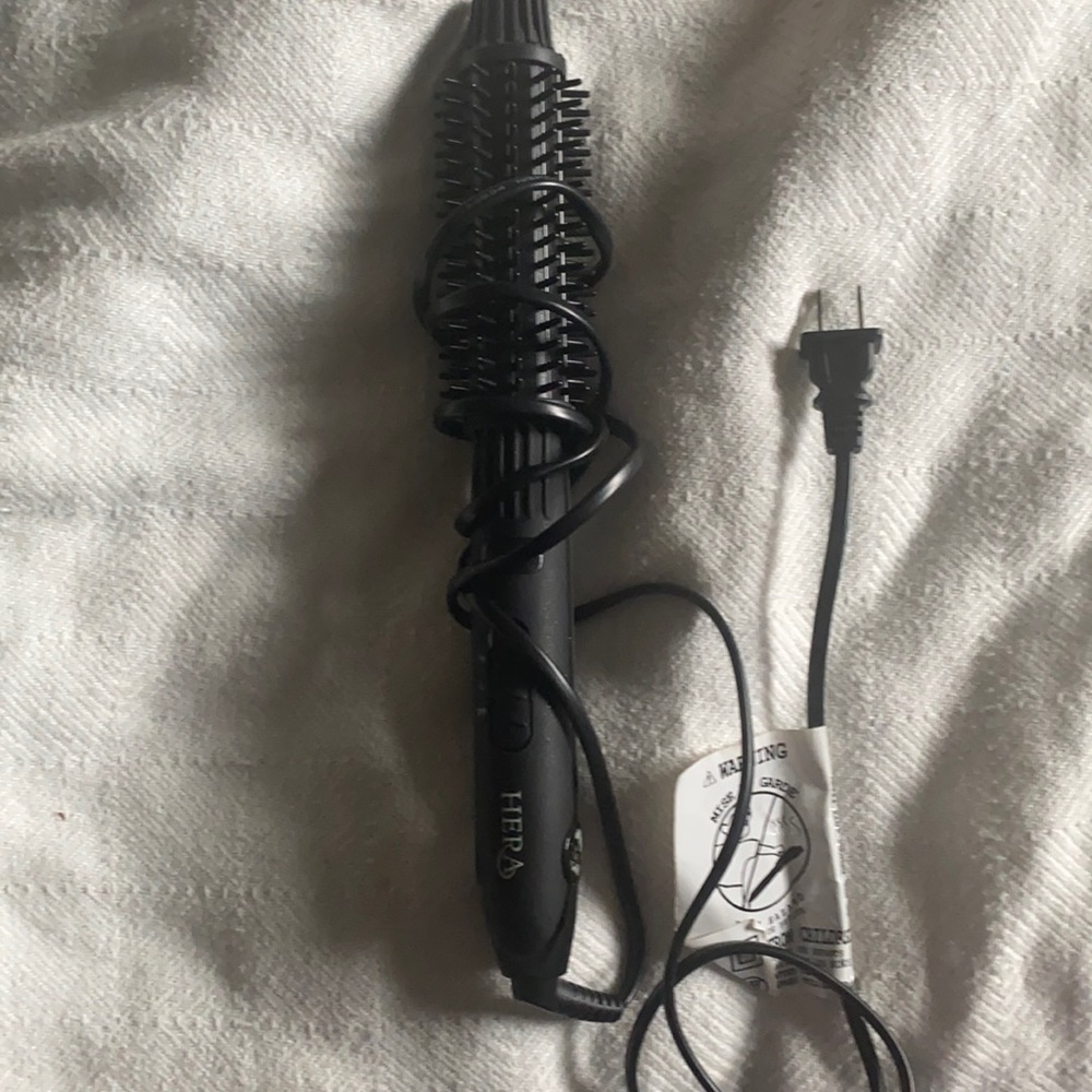 Hera dual dry heat brush and straightener